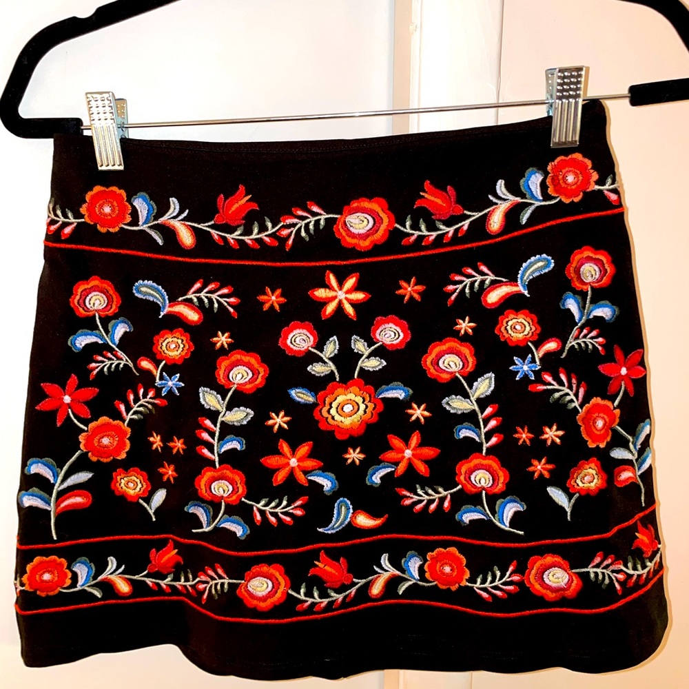 Forever 21 Spanish style skirt NWT